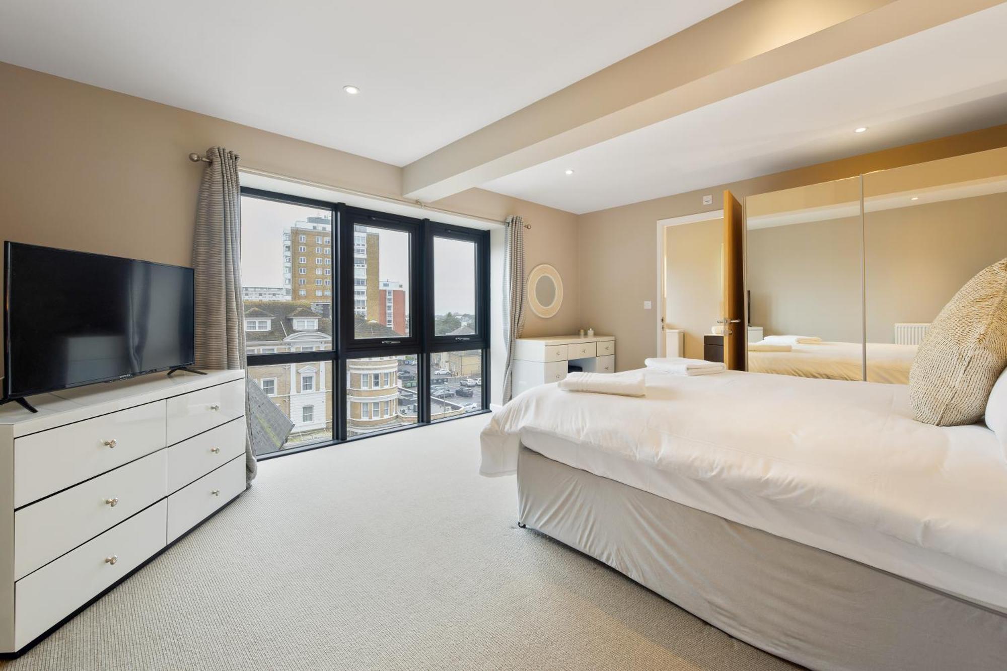 Westcliff Penthouse With Sea Views And Balcony Apartment บอร์นมัธ ภายนอก รูปภาพ