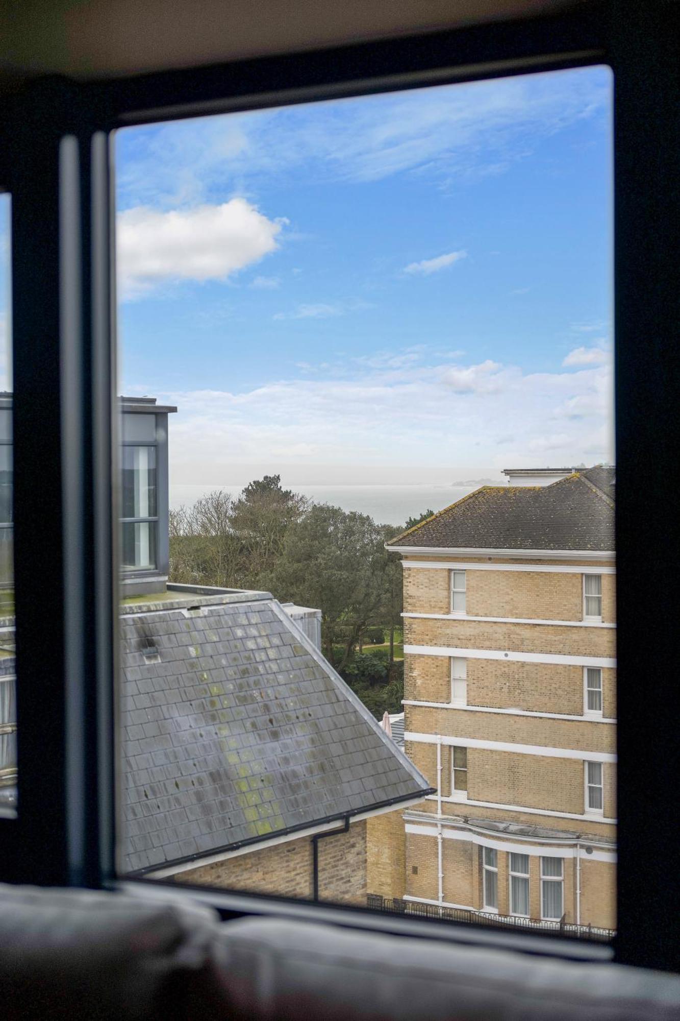 Westcliff Penthouse With Sea Views And Balcony Apartment บอร์นมัธ ภายนอก รูปภาพ