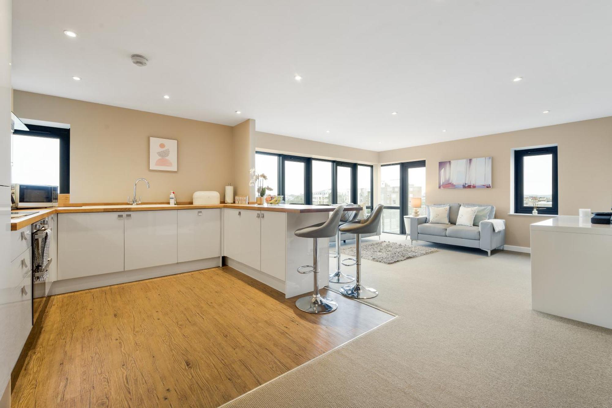 Westcliff Penthouse With Sea Views And Balcony Apartment บอร์นมัธ ภายนอก รูปภาพ
